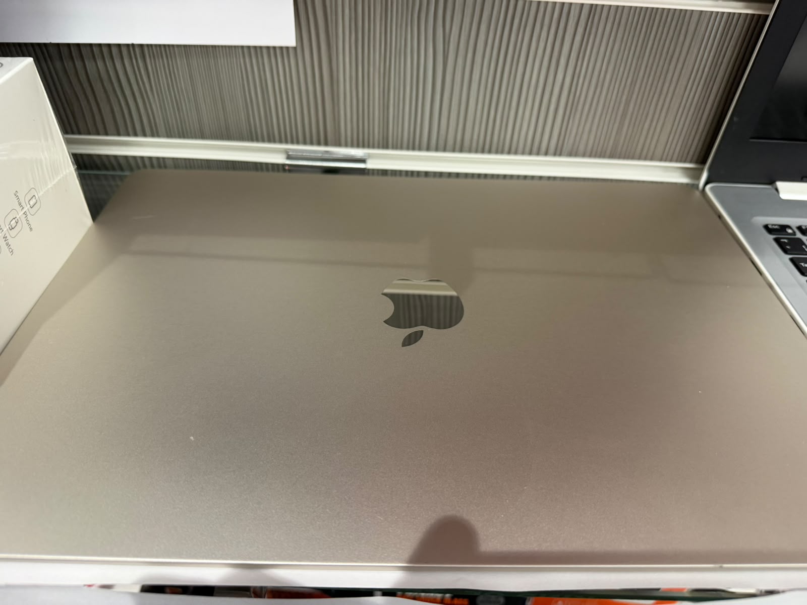 💻 PREOWNED MacBook Air A2941 – M2 Chip, 15" Display, 512GB SSD, 8GB RAM - Image 4